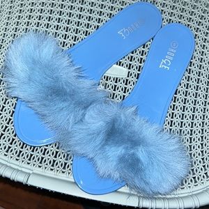 Blue faux fur slipper slides